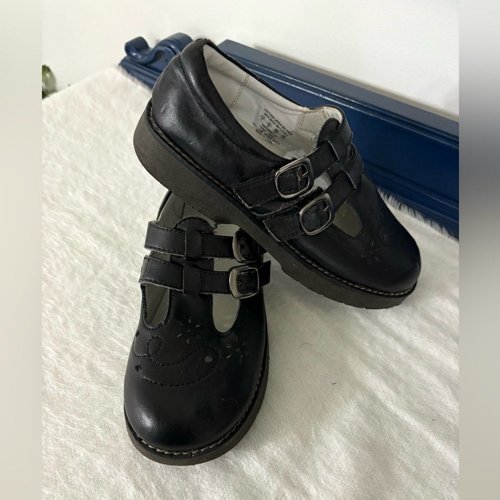 Thom McAn Black Mary Jane Shoes Size 3